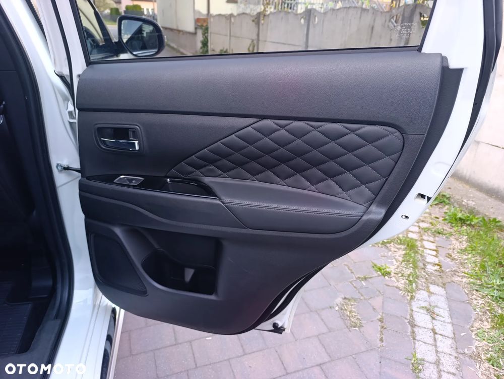 Mitsubishi Outlander 2.4 4WD Diamant+ - 21