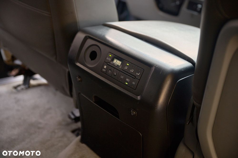 Toyota Sequoia - 32