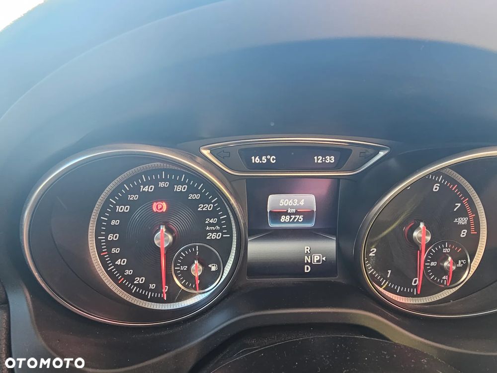 Mercedes-Benz CLA 220 4-Matic AMG Line - 14