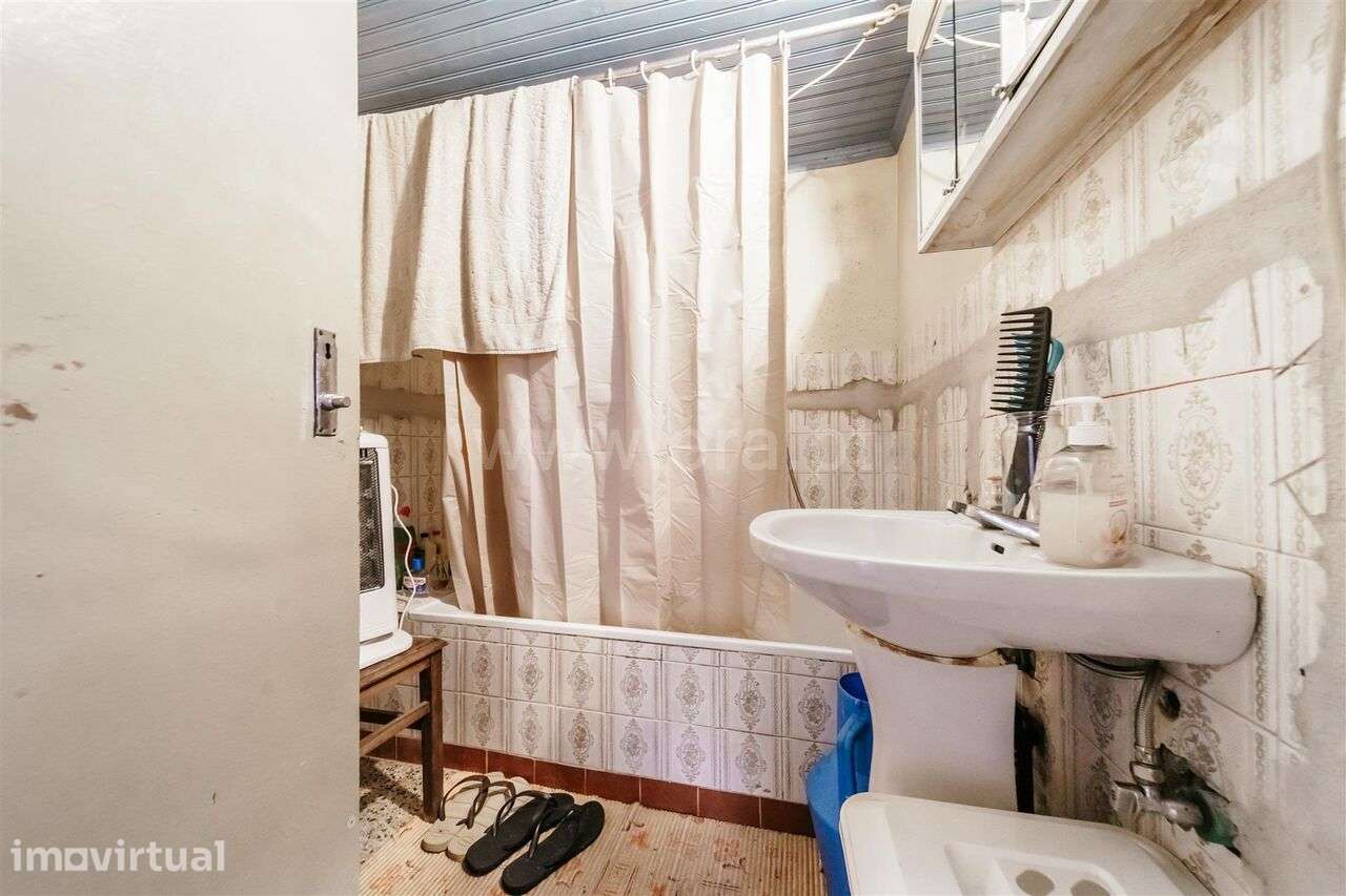 Moradia Geminada T2 / Covilhã, Casegas - Grande imagem: 4/13