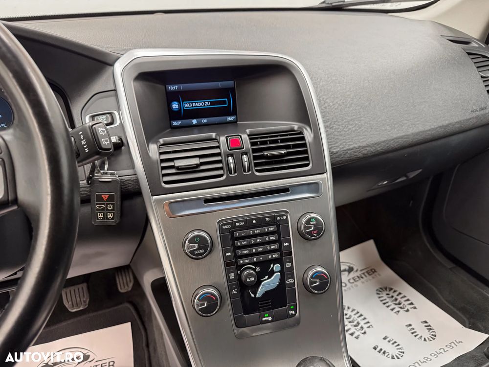 Volvo XC 60 D4 Momentum - 24