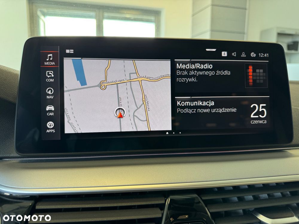 BMW Seria 5 520d xDrive - 23
