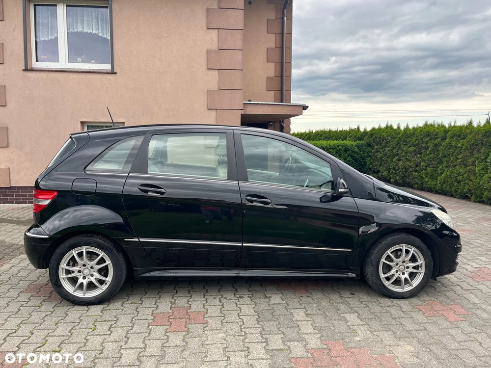 Mercedes-Benz B-Class 2010 photo 3