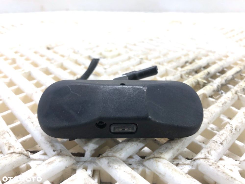 DYSZA SPRYSKIWACZA SZYBY  VW PASSAT B8 Variant (3G5, CB5) 2014 - 2022 2.0 TDI 140 kW [190 KM] olej - 1