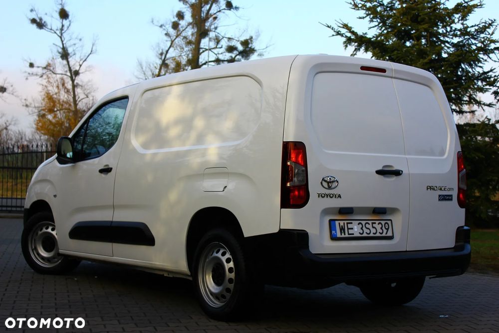 Toyota Proace City CHŁODNIA 1.5D-4D 102KM LONG L2 3 Osobowy - 7