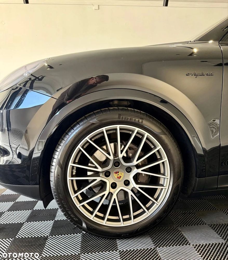 Porsche Cayenne E-Hybrid - 4