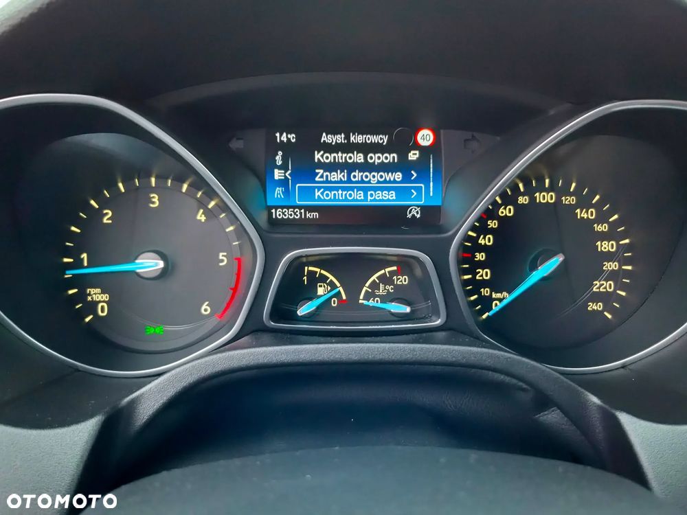 Ford Focus 1.5 TDCi ST-Line Red - 23