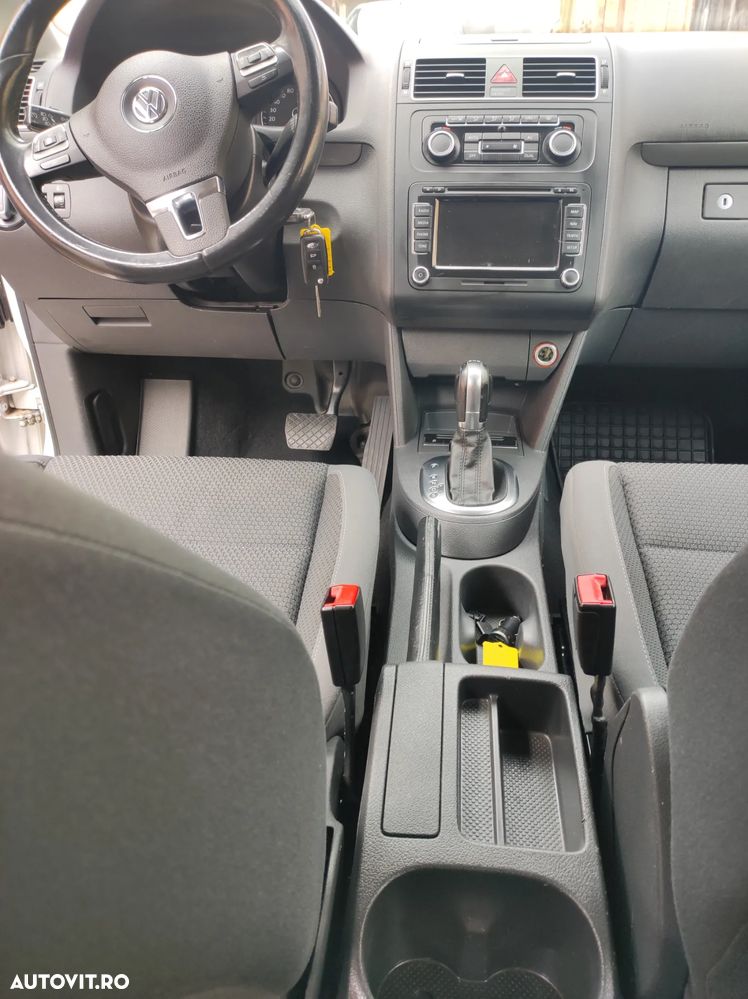 Volkswagen Touran 2.0 TDI DPF BlueMotion Technology DSG Highline - 9