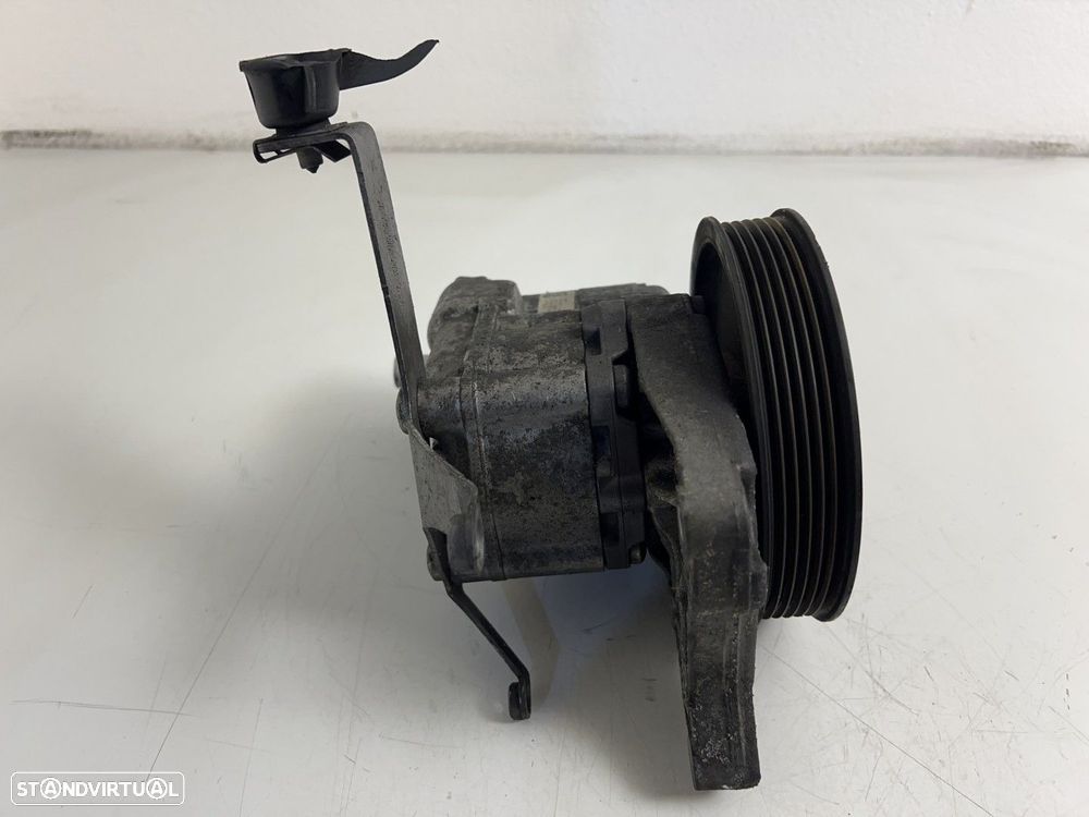 Bomba direcção assistida BMW 5 (E60) 530 d REF. 678148603 MOTOR M57 306D3 - 2