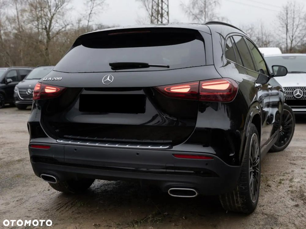 Mercedes-Benz GLA 200 AMG Line - 3