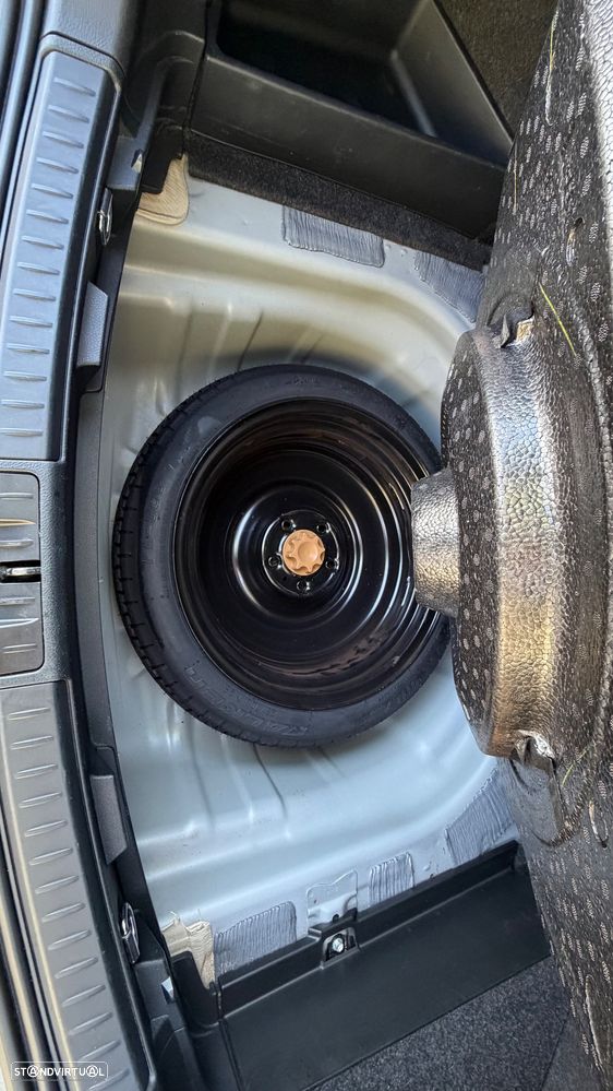 Toyota Auris Touring Sports 1.8 HSD Comfort +P.Techno+P.Sport - 46