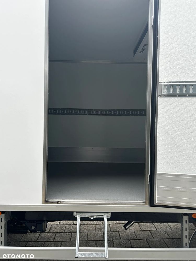Mercedes-Benz Sprinter - 32