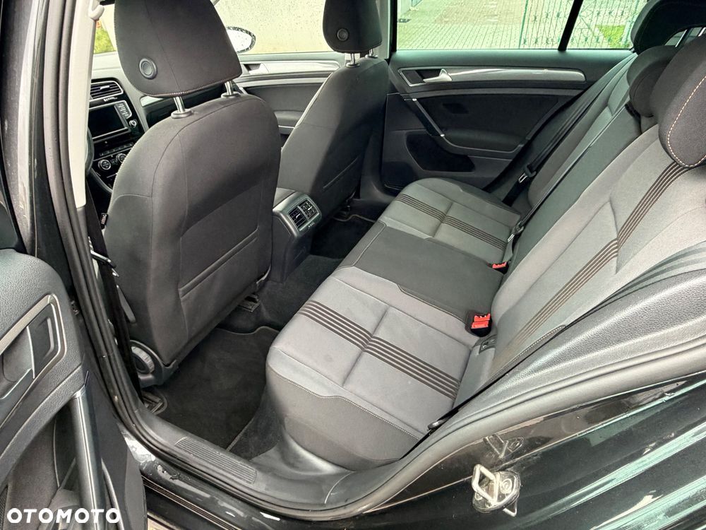 Volkswagen Golf - 23