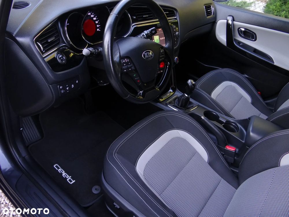Kia Ceed 1.4 CVVT Dream-Team Edition - 18