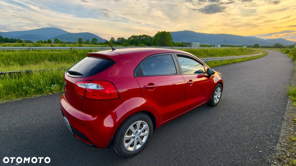 Kia Rio 1.2 L - 24