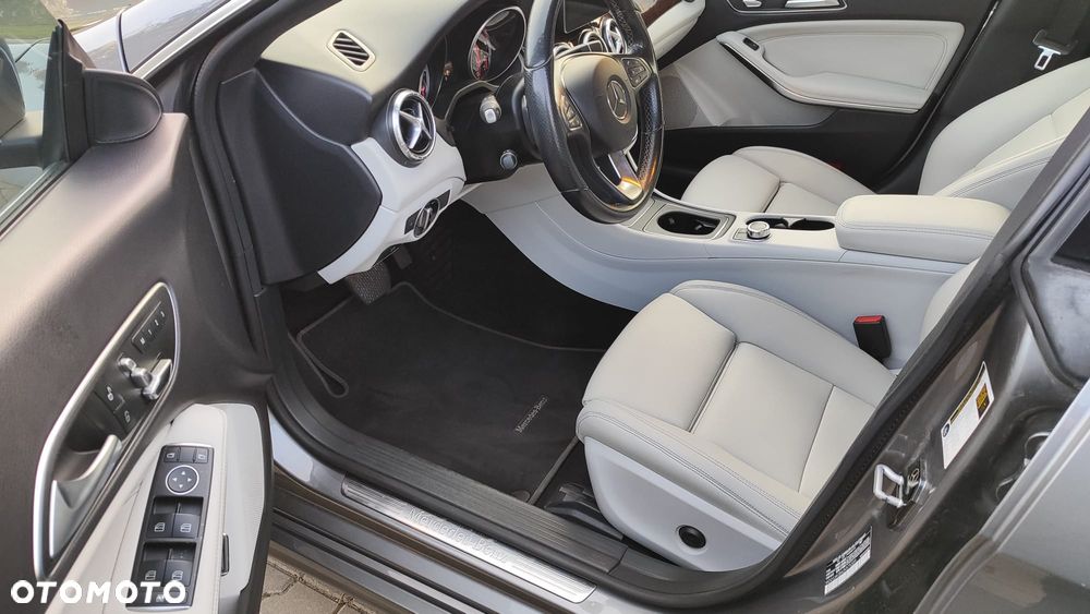 Mercedes-Benz CLA 250 4Matic 7G-DCT Sport - 10