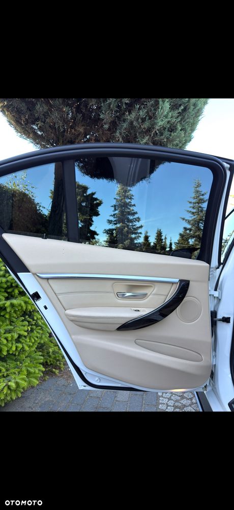 BMW Seria 3 328i xDrive - 16