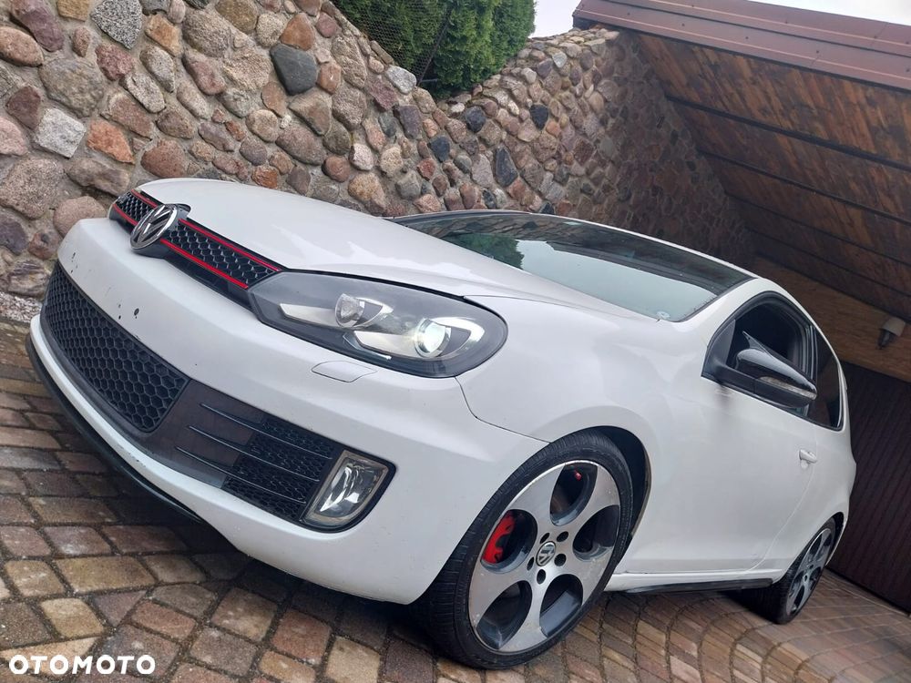 Volkswagen Golf - 1