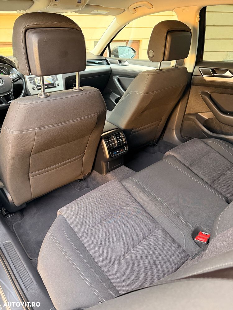 Volkswagen Passat - 11