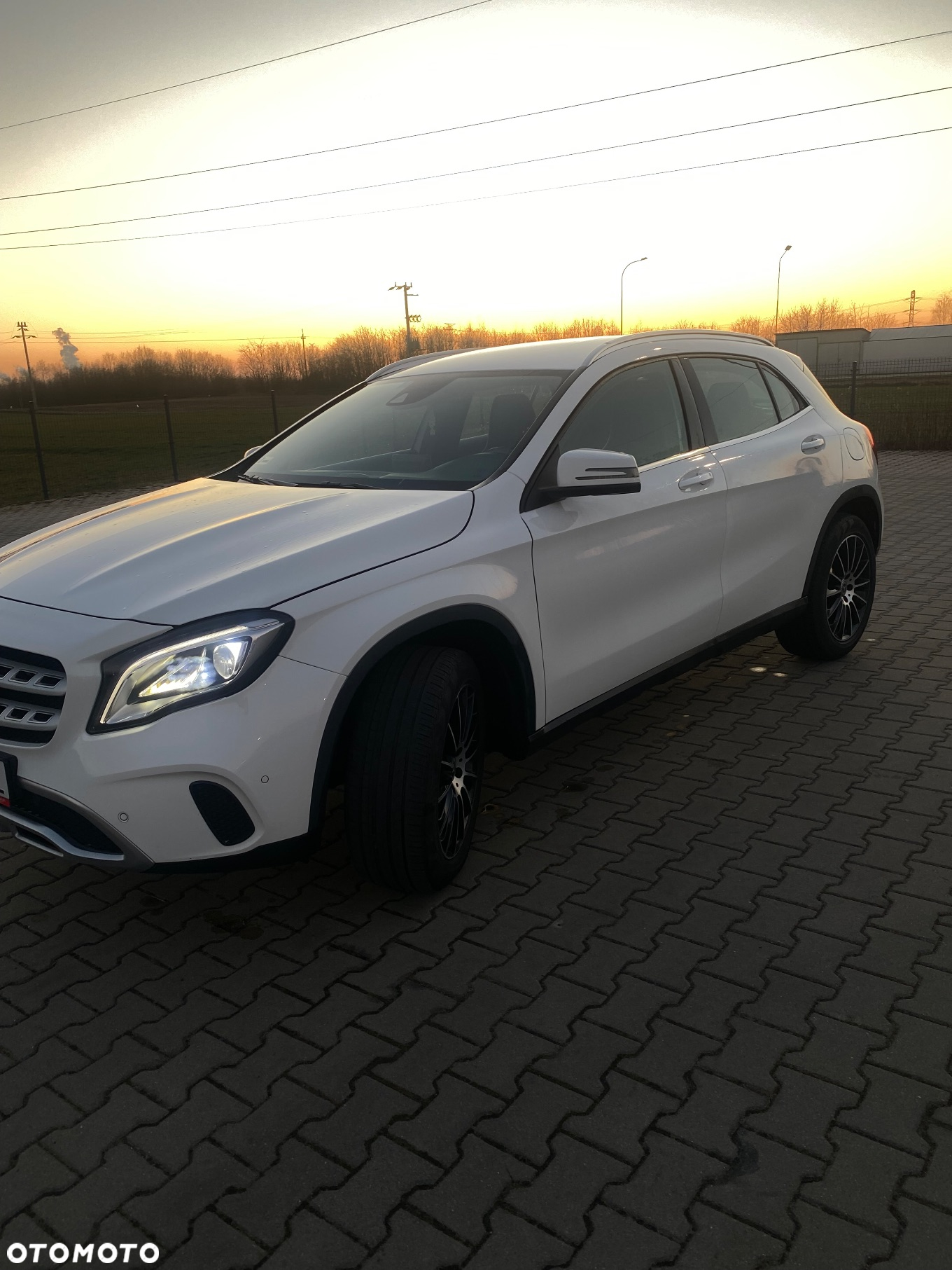 Mercedes-Benz GLA 180 7G-DCT AMG Line - 12