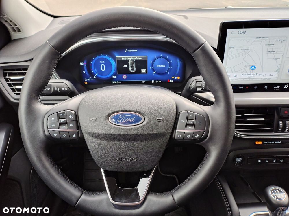 Ford Focus 1.0 EcoBoost Titanium - 11