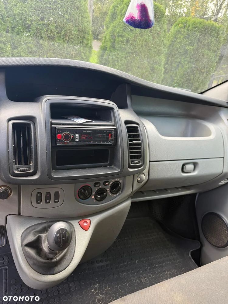 Opel Vivaro - 8