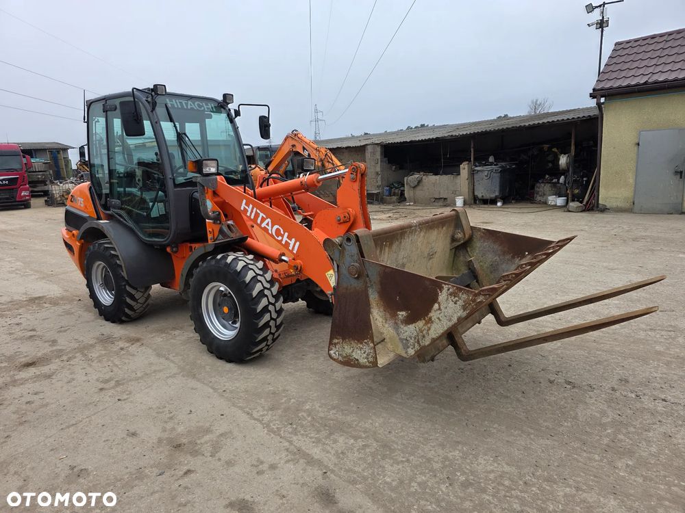 Hitachi ZW75 6500 kg Krokodyl +Widly - 3