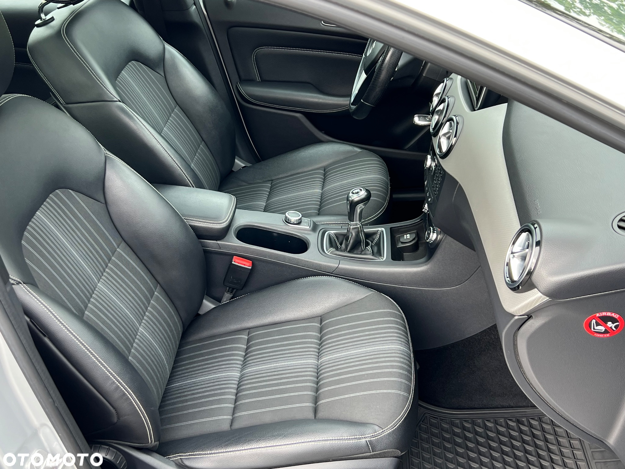 Mercedes-Benz Klasa B 180 CDI (BlueEFFICIENCY) - 30