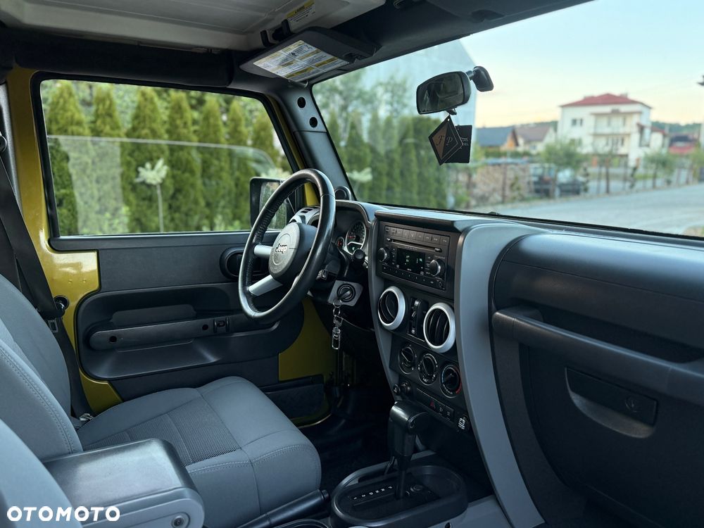 Jeep Wrangler Unlimited 3.8 Sahara - 18