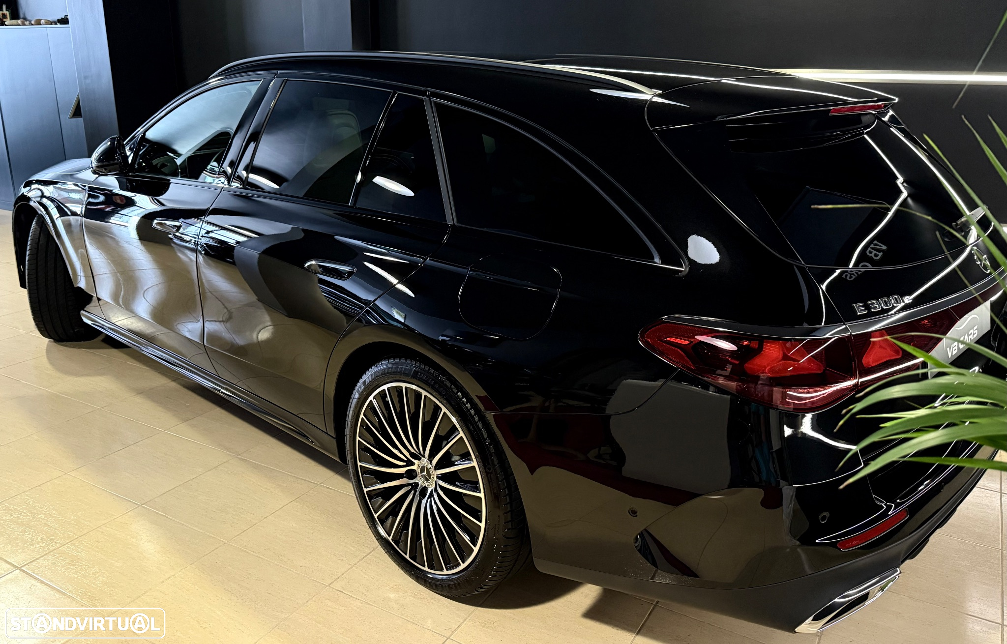 Mercedes-Benz E 300 Standard - 13