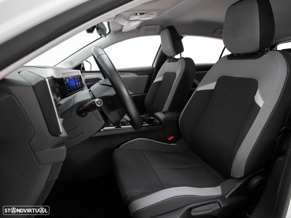 Opel Astra 1.5 D Business — fotografia 8