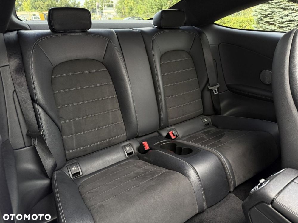 Mercedes-Benz Klasa C 300 7G-TRONIC - 30