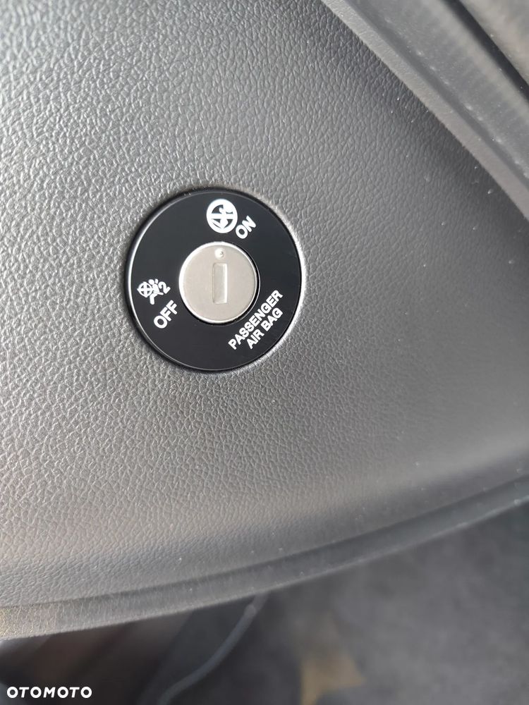 Kia Ceed 1.6 GDI Dream Team Edition - 25