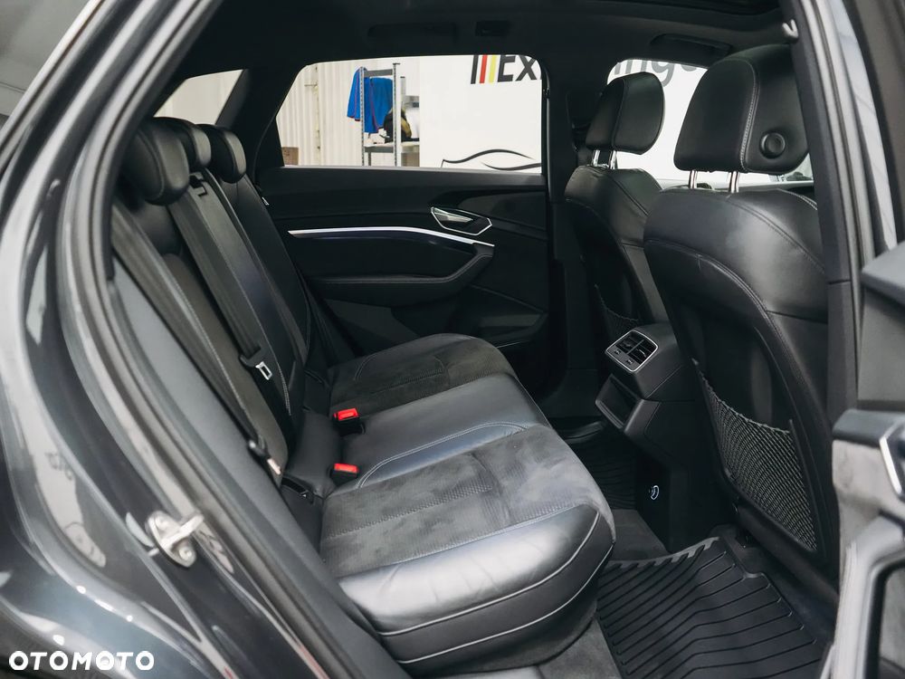 Audi e-tron - 34