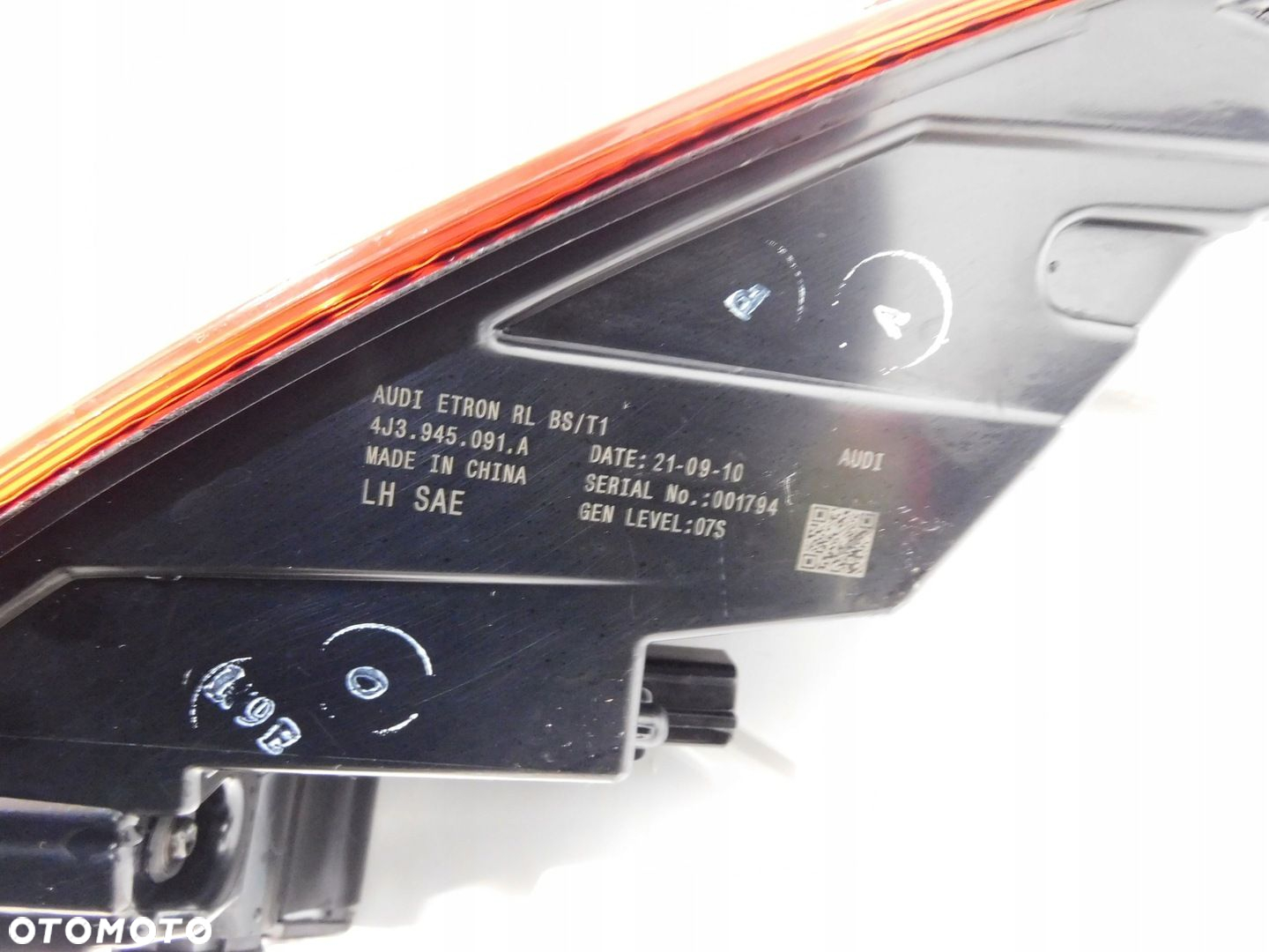 AUDI E TRON GT RS 4J3 LAMPY TYŁ PRAWA LEWA BLENDA - 15