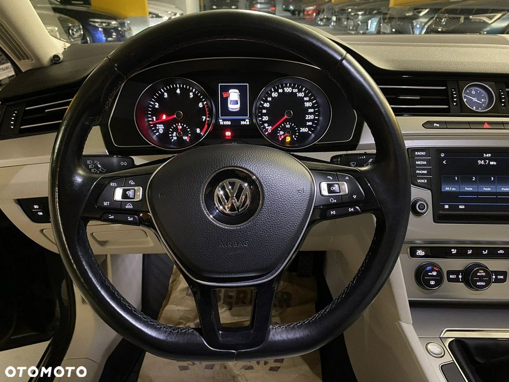 Volkswagen Passat - 18