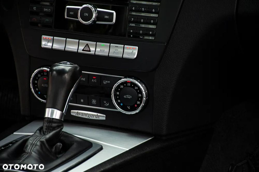 Mercedes-Benz Klasa C 180 BlueEFFICIENCY 7G-TRONIC Avantgarde - 21