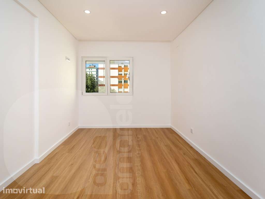 Apartamento T2 Corroios - Grande imagem: 2/7
