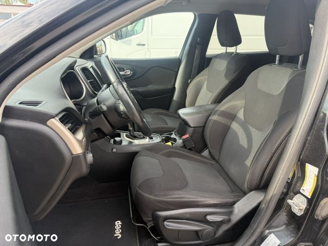 Jeep Cherokee - 22