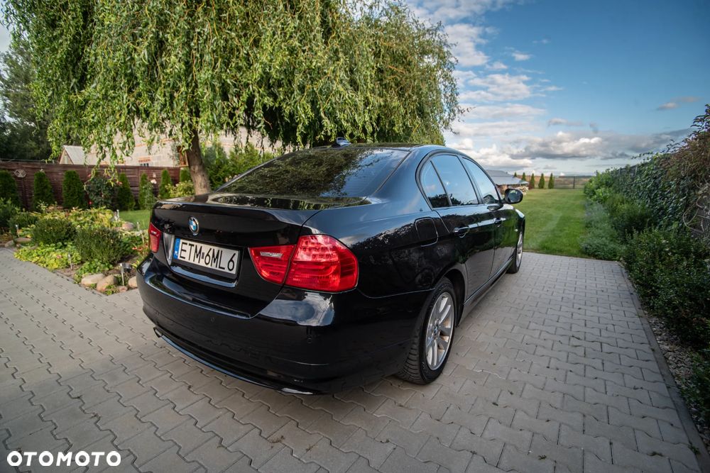 BMW Seria 3 318i - 8
