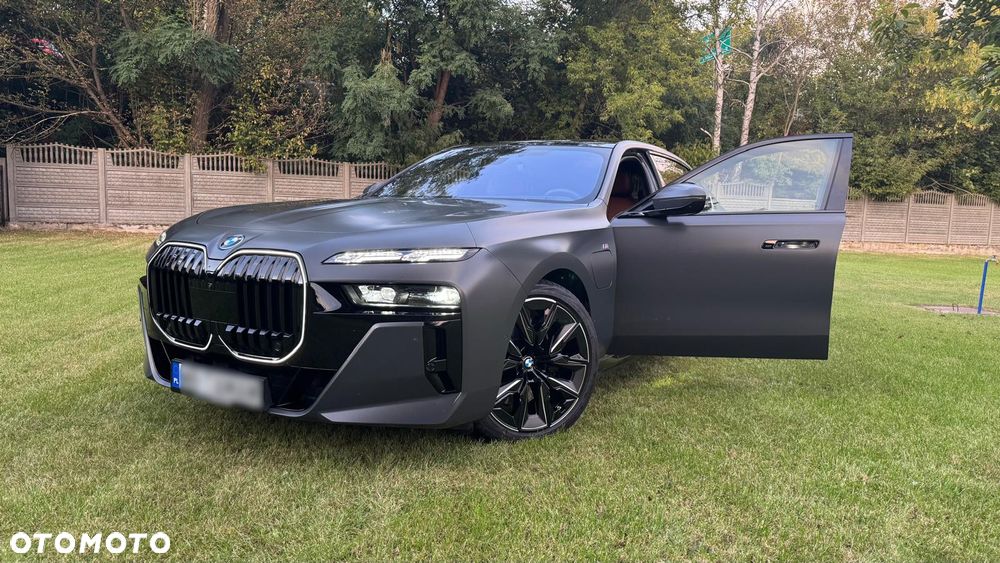 BMW Seria 7 750e PHEV xDrive Individual Edition sport - 12