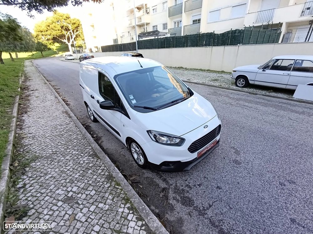 Ford Transit Courier - 30