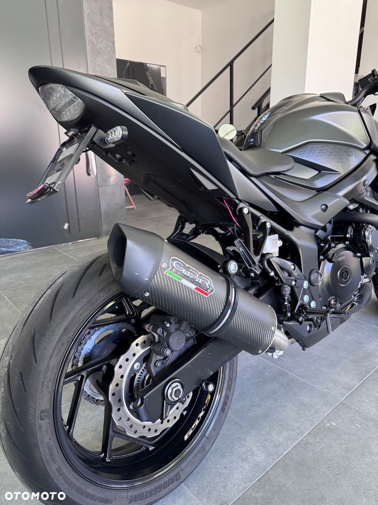 Suzuki GSX - 4