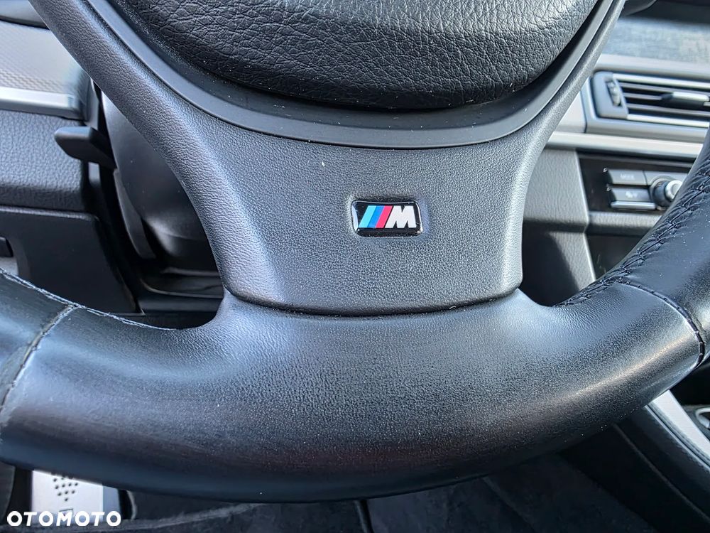 BMW Seria 5 523i Sport-Aut - 24