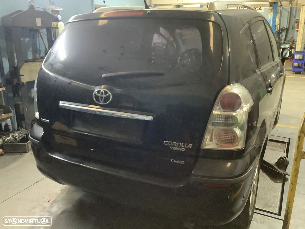 Toyota Corolla Verso 2.2 D4D 136cv - Para Peças - 3