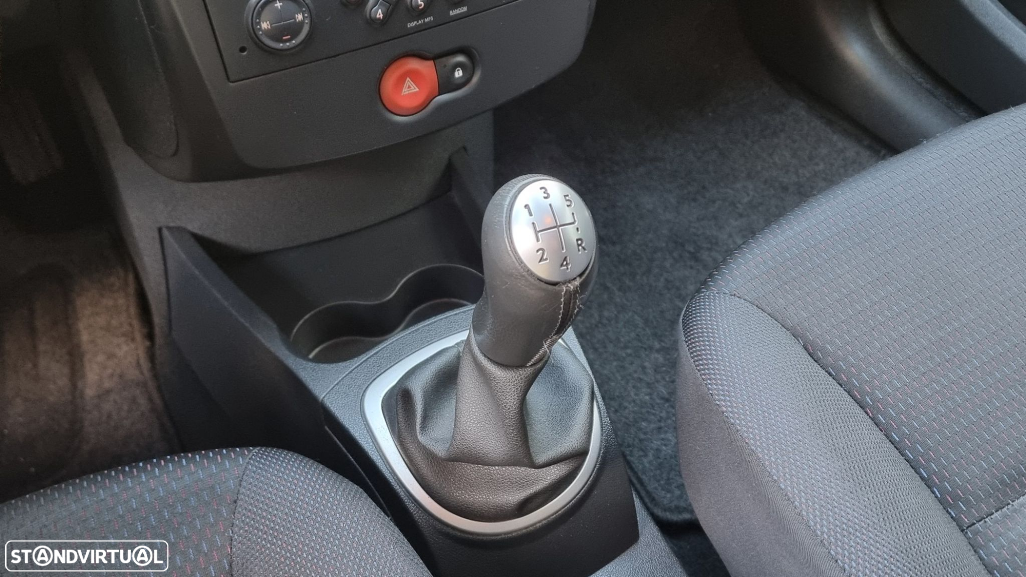 Renault Clio 1.2 16V Confort - 12