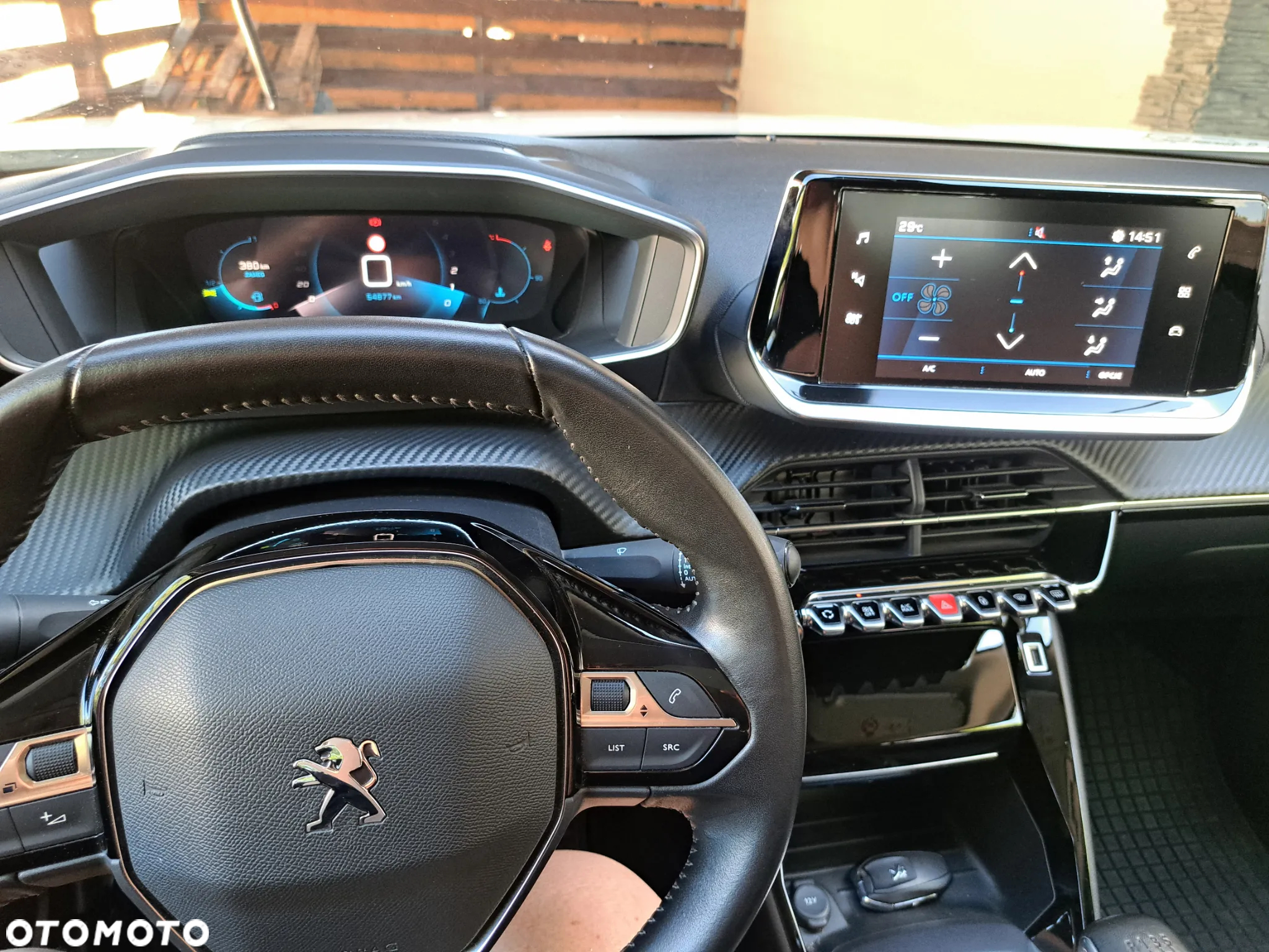 Peugeot 2008 1.2 PureTech Allure S&S - 17