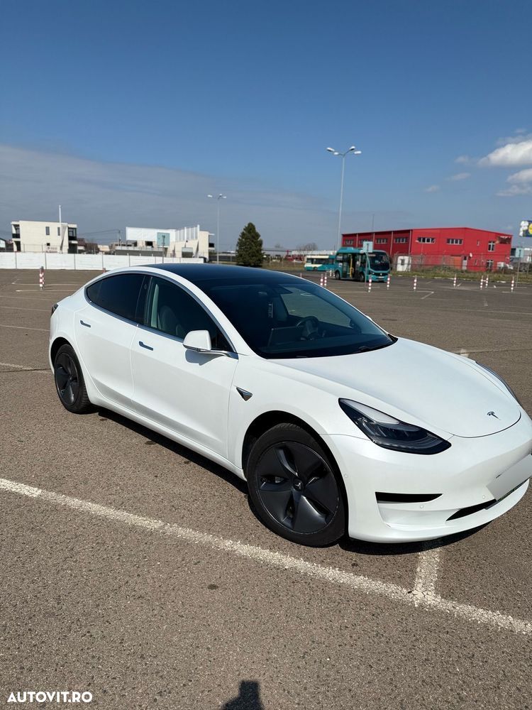 Tesla Model 3 - 1