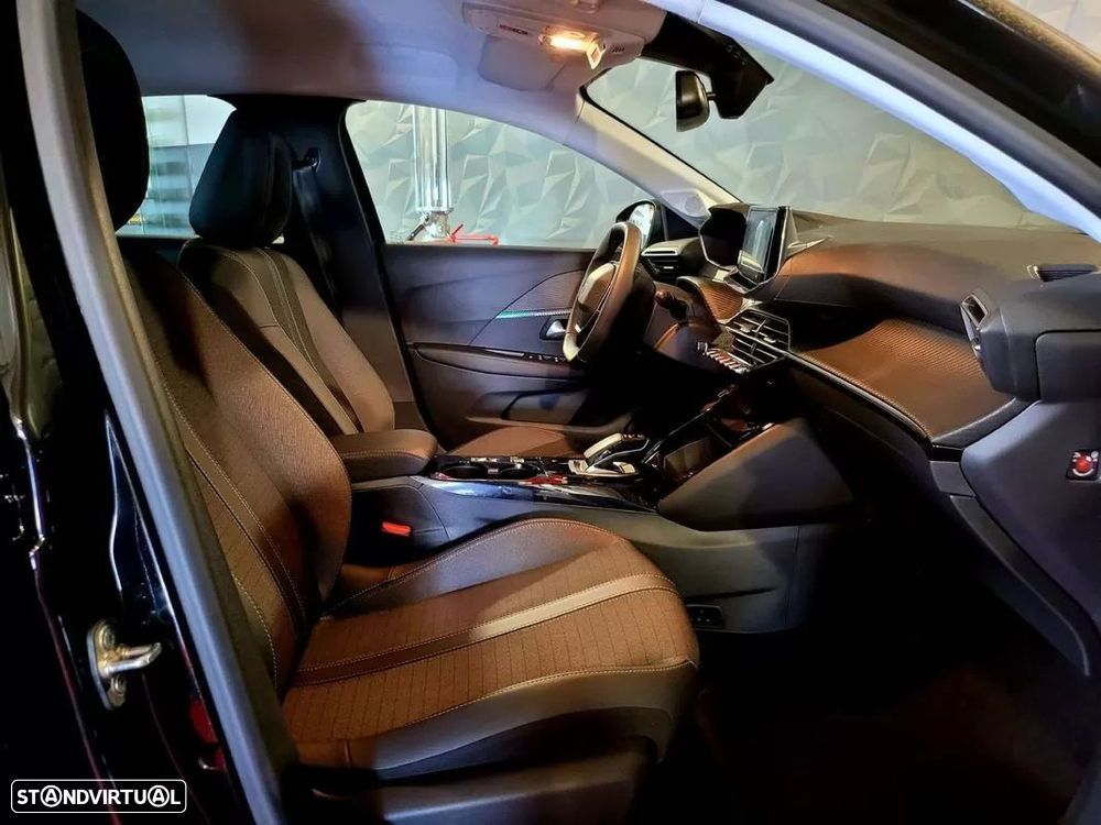 Peugeot e-208 Allure - 18
