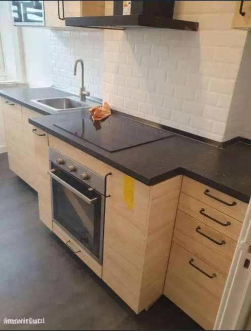 Fantástico T1 renovado c/ vista desafogada sito nas Avenidas Novas - Grande imagem: 2/8